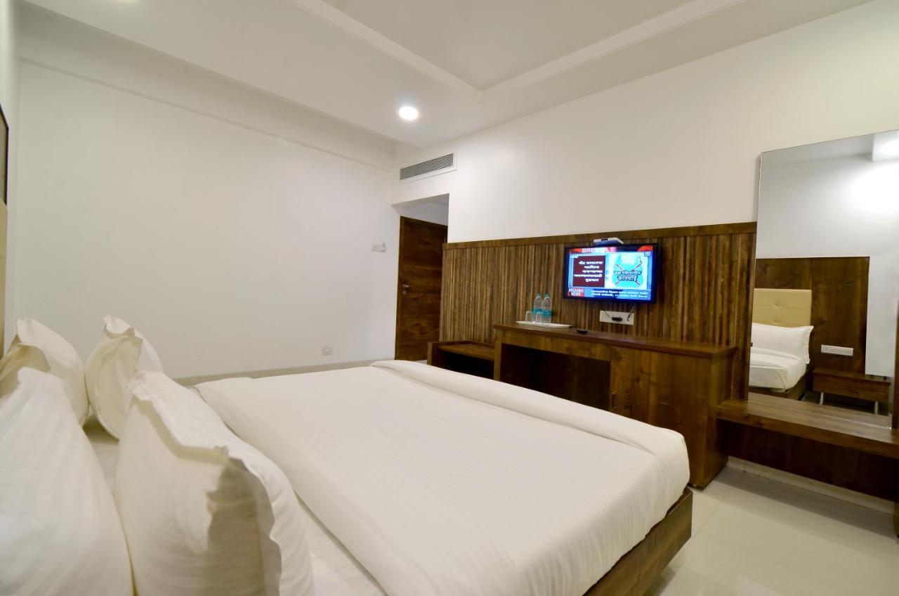 Hotel Dwarka Park Shirdi Dış mekan fotoğraf