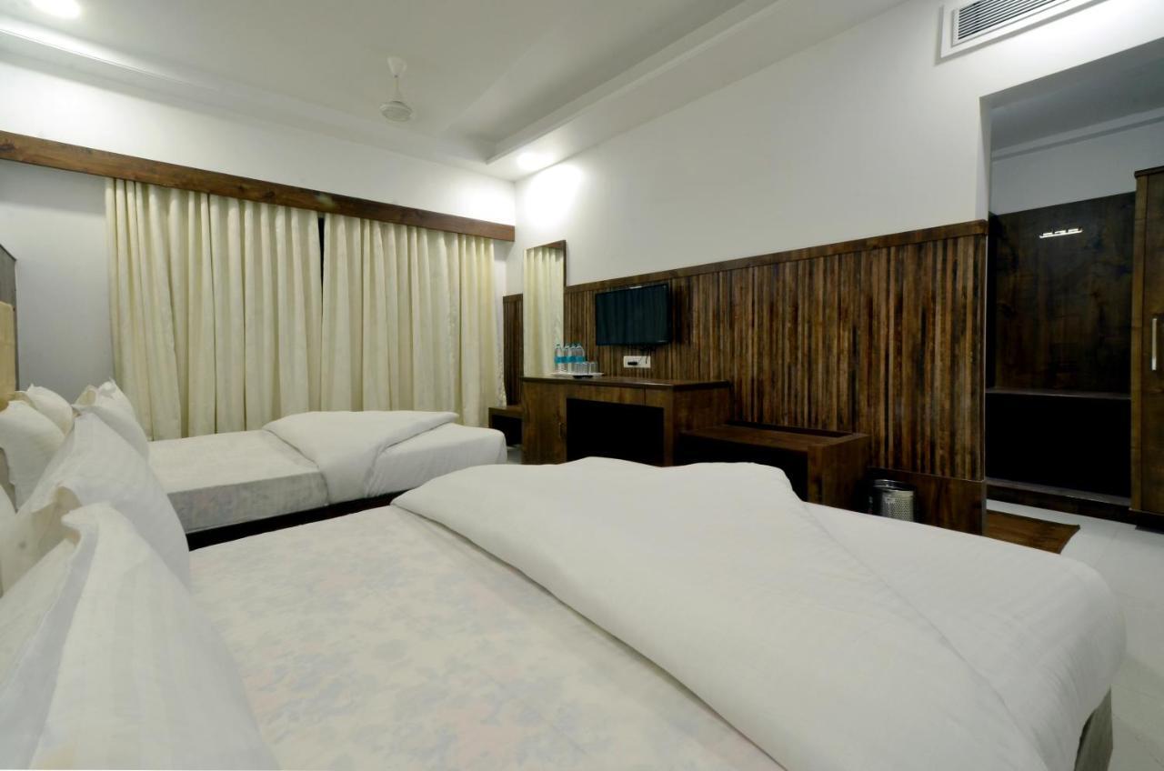 Hotel Dwarka Park Shirdi Dış mekan fotoğraf